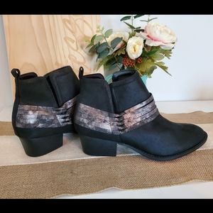 Black faux suede ankle booties great condition!